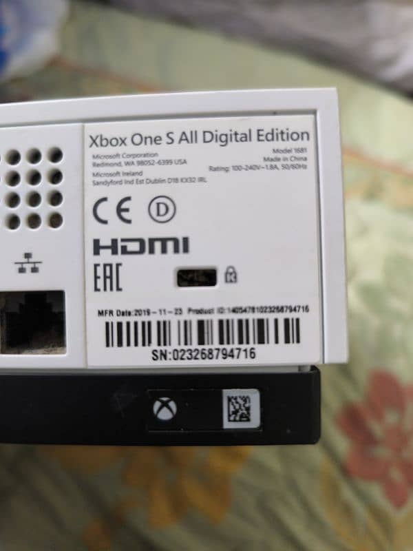 XBOX ONE S All digital Edition WITH GENUINE COTROLLER 3