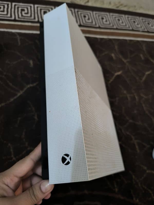 XBOX ONE S All digital Edition WITH GENUINE COTROLLER 4