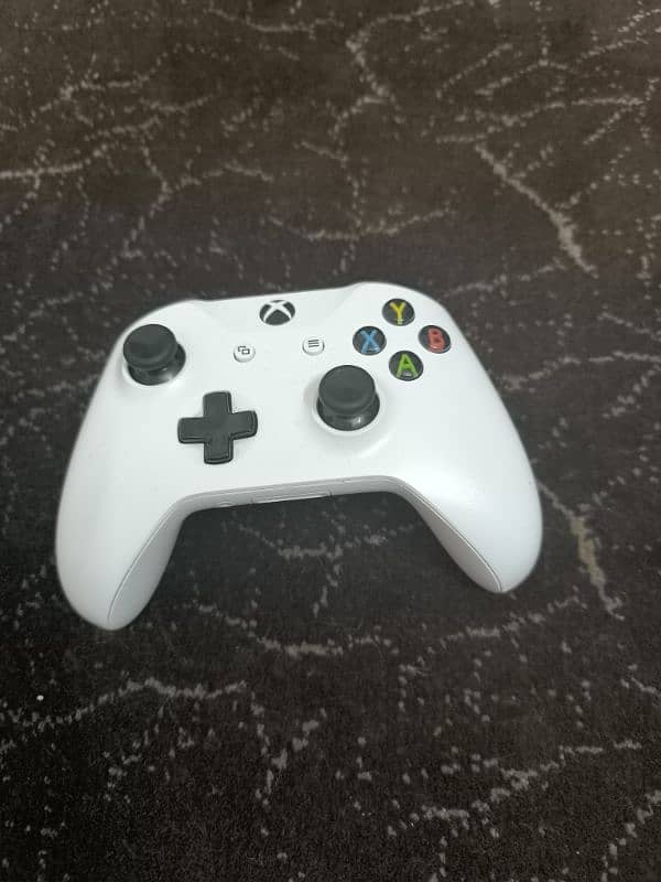 XBOX ONE S All digital Edition WITH GENUINE COTROLLER 8