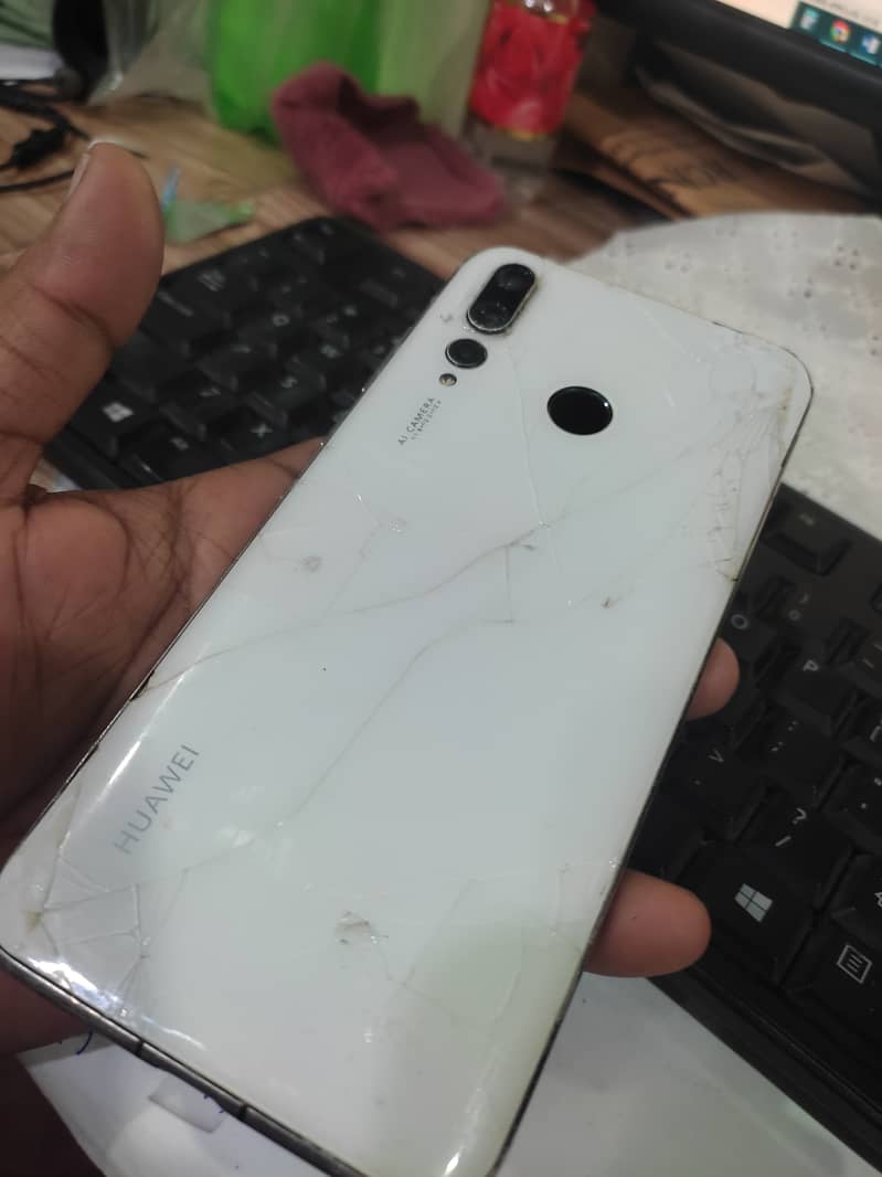 Huawei (Nova 4 Special Edition) 4