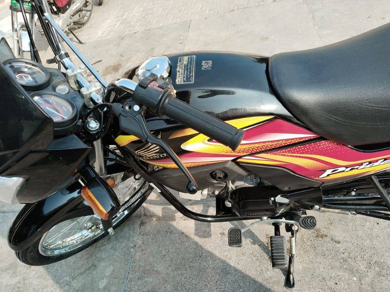 Honda Pridor black colour totally genion and fresh. 0