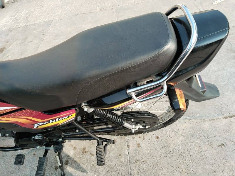 Honda Pridor black colour totally genion and fresh. 1