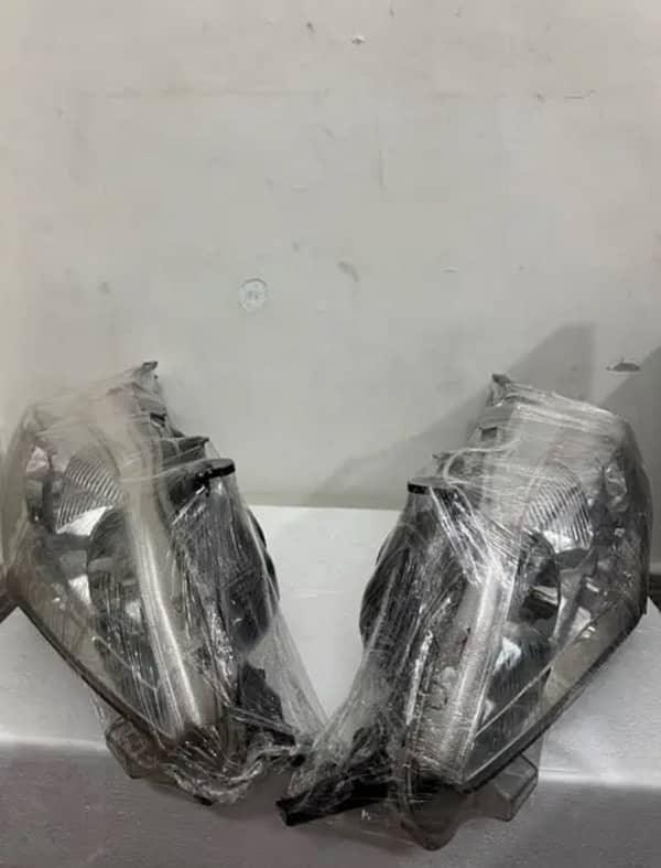 Toyota Corolla 2012 model HEADLIGHT 0