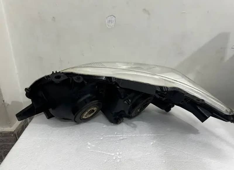 Toyota Corolla 2012 model HEADLIGHT 5