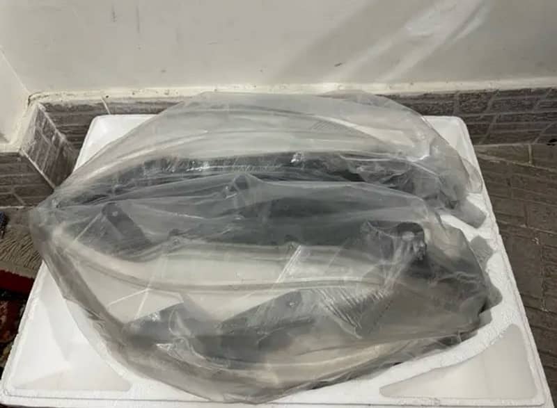 Toyota Corolla 2012 model HEADLIGHT 9