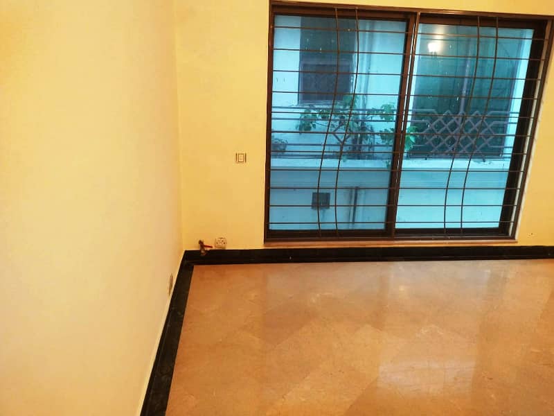 Separate Gate 01 Kanal 3 Bed Rooms Beautiful Upper Portion Available For Rent in DHA Phase 4 Lahore Cantt 4