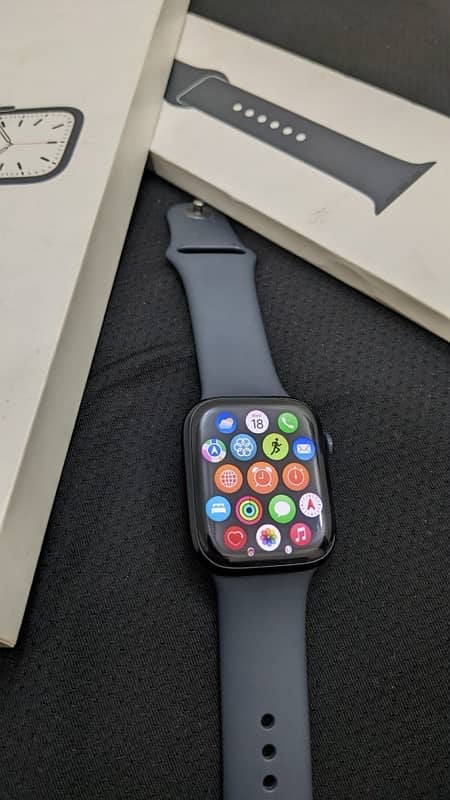 Apple Watch Series 7 (45mm) 0