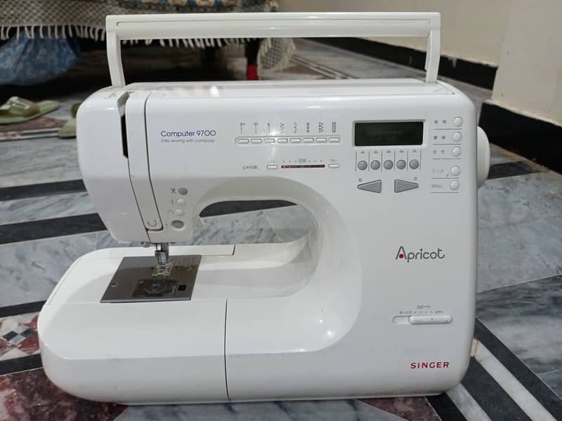 Singer apricot 9700 Computerized Sewing Machine 10/10 condition 2