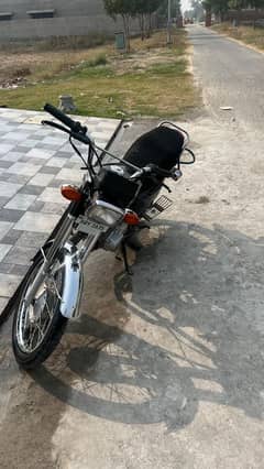 Honda cg 125 2023 model in good condition almost new