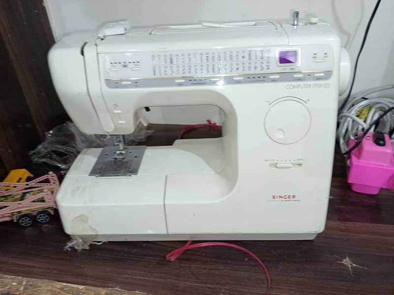 Singer 7900dx Japanese imported machine in 10/10 condition 1