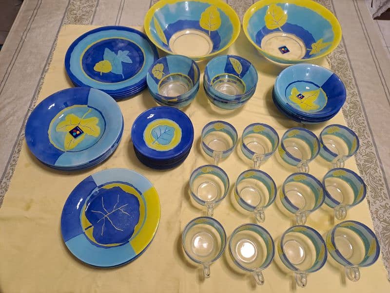 luminarc  dinner set at a reasonable price call on 03009000071 10