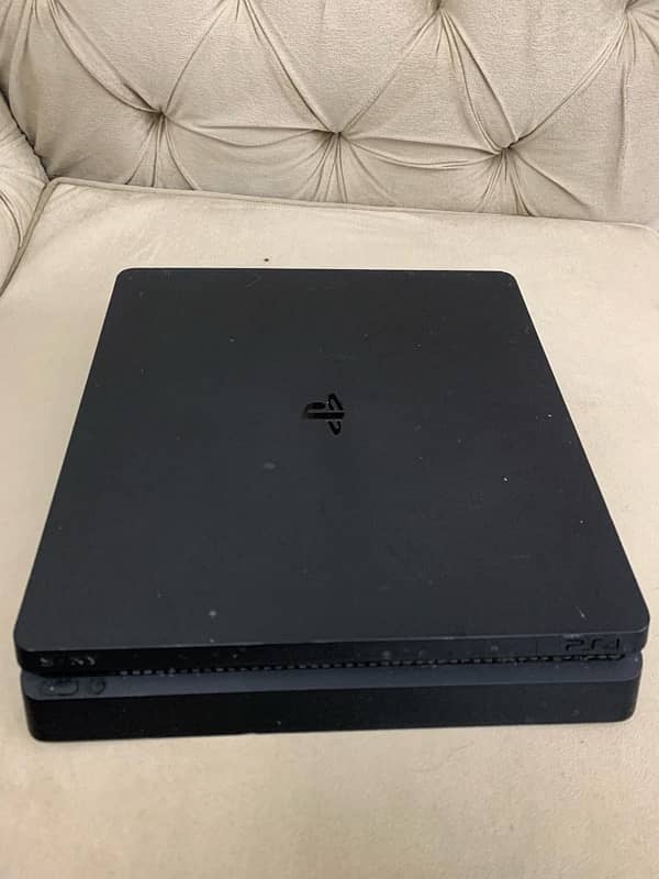 PlayStation 4 Slim UK 1