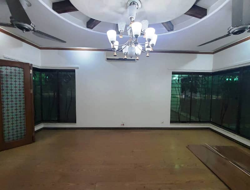 01 Kanal 2 Bed Rooms with Drawing Dinning Luxury Beautiful Lower Portion Available For Rent in DHA Phase 4 Lahore Cantt 3