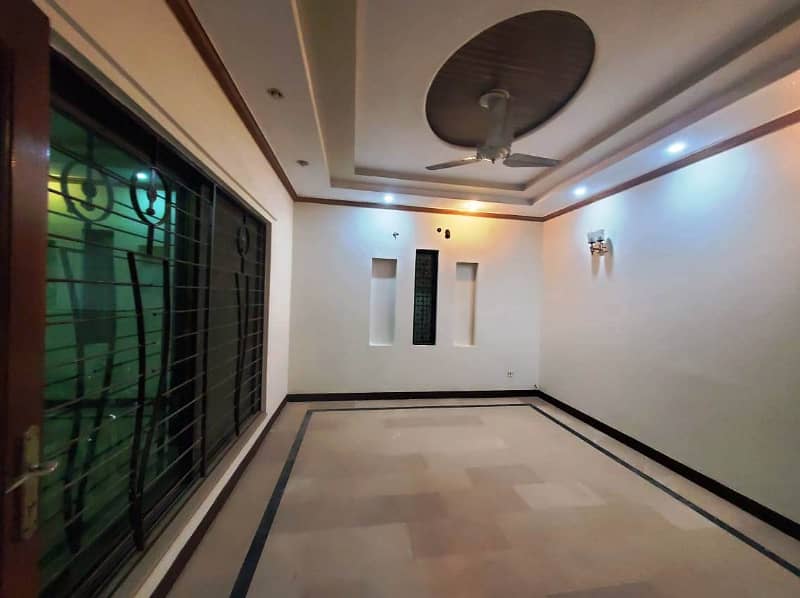 01 Kanal 2 Bed Rooms with Drawing Dinning Luxury Beautiful Lower Portion Available For Rent in DHA Phase 4 Lahore Cantt 4