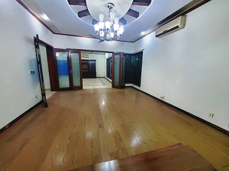 01 Kanal 2 Bed Rooms with Drawing Dinning Luxury Beautiful Lower Portion Available For Rent in DHA Phase 4 Lahore Cantt 5