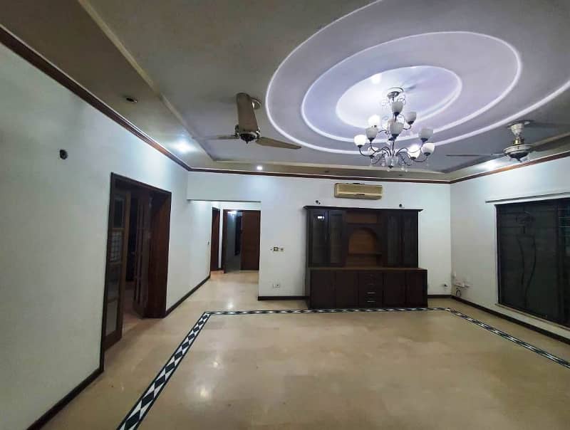 01 Kanal 2 Bed Rooms with Drawing Dinning Luxury Beautiful Lower Portion Available For Rent in DHA Phase 4 Lahore Cantt 7