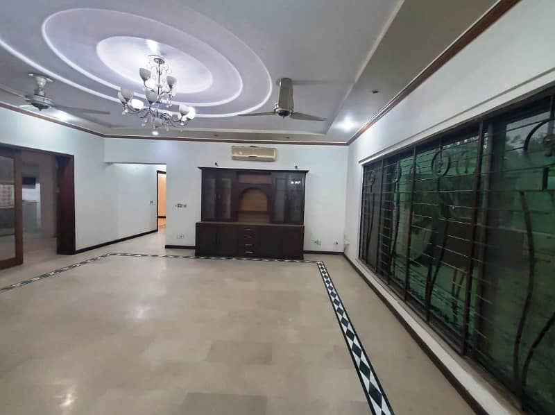 01 Kanal 2 Bed Rooms with Drawing Dinning Luxury Beautiful Lower Portion Available For Rent in DHA Phase 4 Lahore Cantt 9