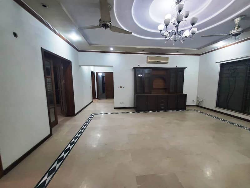 01 Kanal 2 Bed Rooms with Drawing Dinning Luxury Beautiful Lower Portion Available For Rent in DHA Phase 4 Lahore Cantt 10