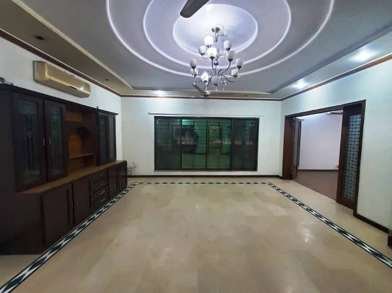 01 Kanal 2 Bed Rooms with Drawing Dinning Luxury Beautiful Lower Portion Available For Rent in DHA Phase 4 Lahore Cantt 11