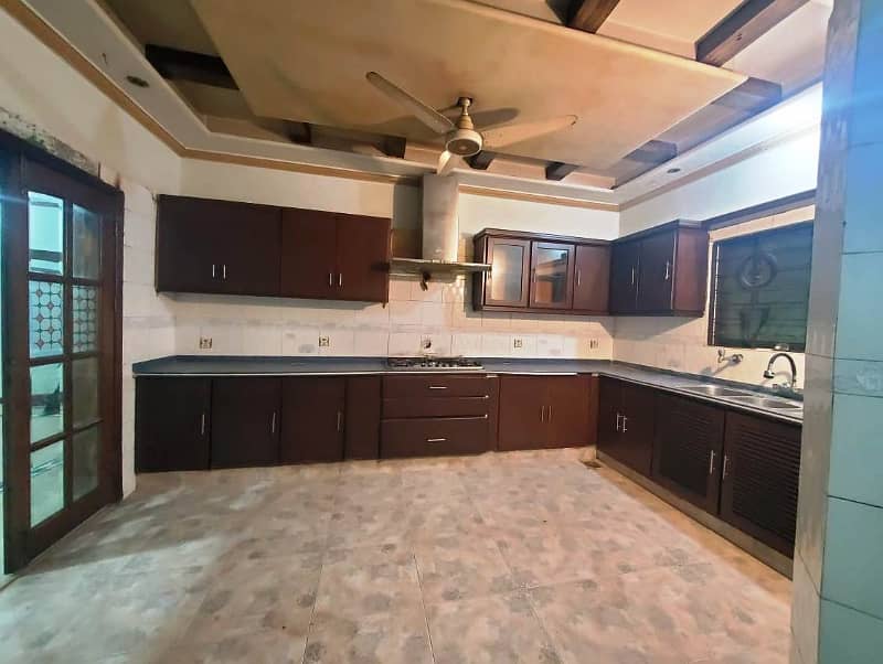 01 Kanal 2 Bed Rooms with Drawing Dinning Luxury Beautiful Lower Portion Available For Rent in DHA Phase 4 Lahore Cantt 14