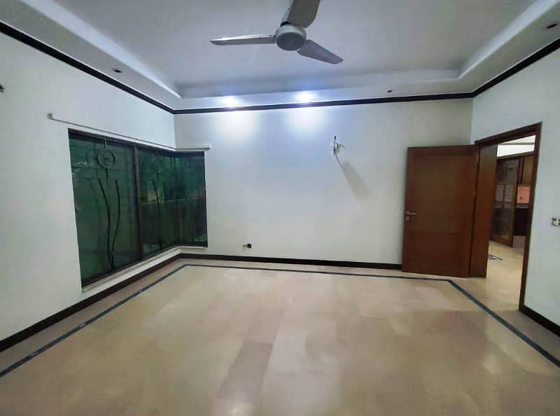 01 Kanal 2 Bed Rooms with Drawing Dinning Luxury Beautiful Lower Portion Available For Rent in DHA Phase 4 Lahore Cantt 18