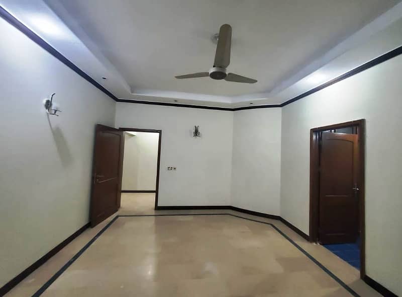 01 Kanal 2 Bed Rooms with Drawing Dinning Luxury Beautiful Lower Portion Available For Rent in DHA Phase 4 Lahore Cantt 22