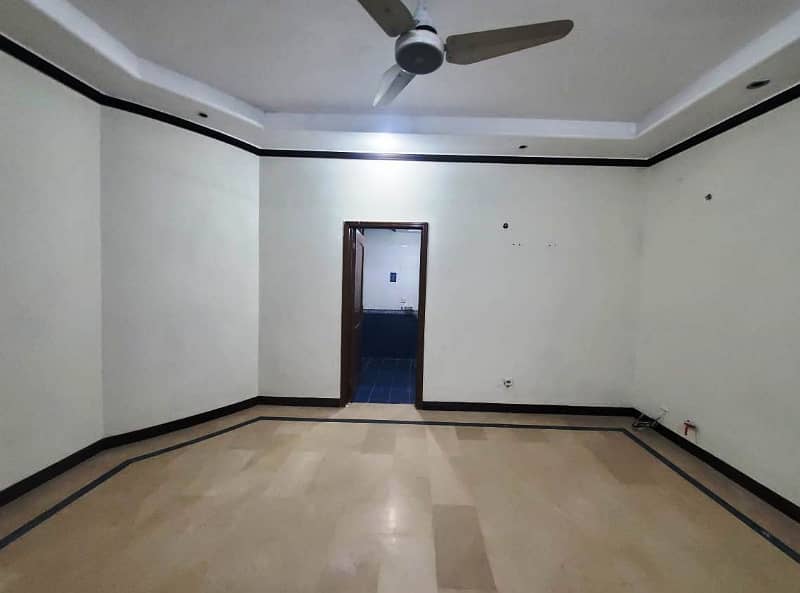 01 Kanal 2 Bed Rooms with Drawing Dinning Luxury Beautiful Lower Portion Available For Rent in DHA Phase 4 Lahore Cantt 24