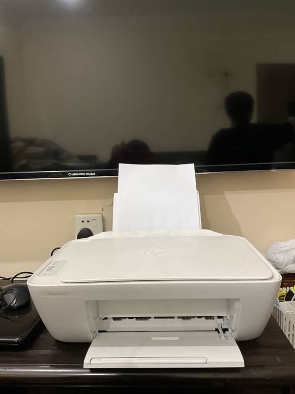 HP DeskJet 2320 colored printer with box 0