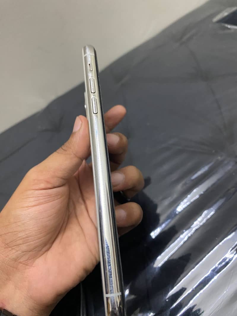 Iphone 11 pro max 256gb white color 3