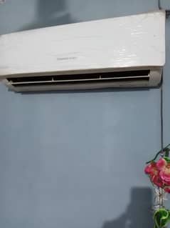 1 Ton Ac chanhungruba ka condition 10/9 hai urgent sale