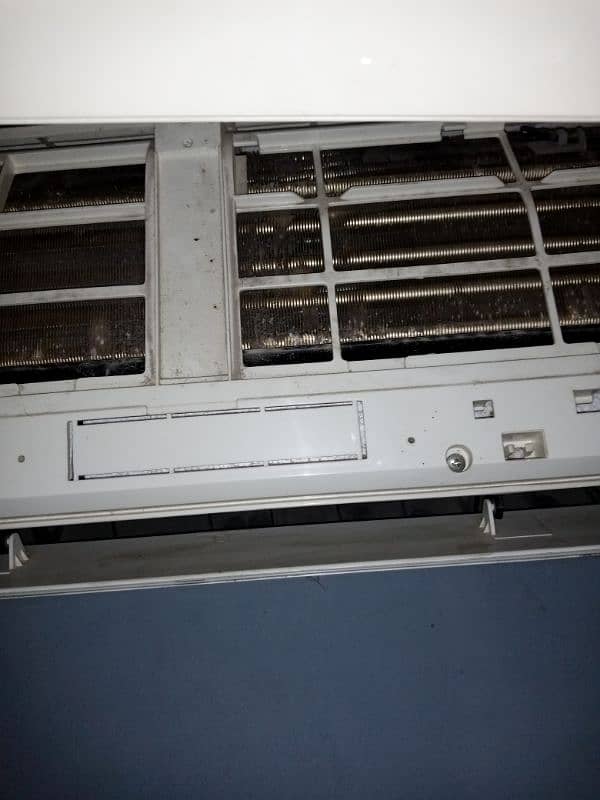 1 Ton Ac chanhungruba ka condition 10/9 hai urgent sale 3