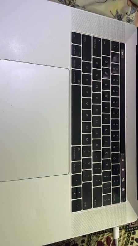 MacBook Pro 2017 15” touch bar 3