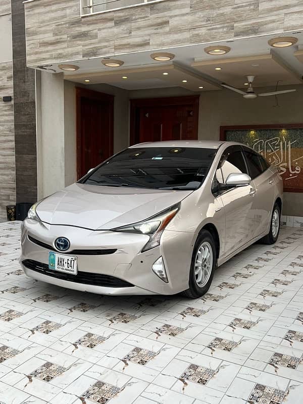 Toyota Prius 2016 1