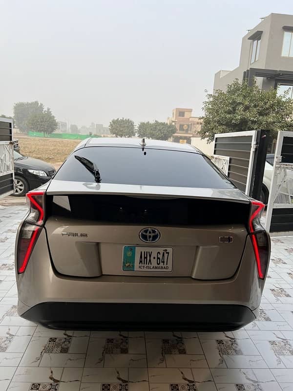 Toyota Prius 2016 3