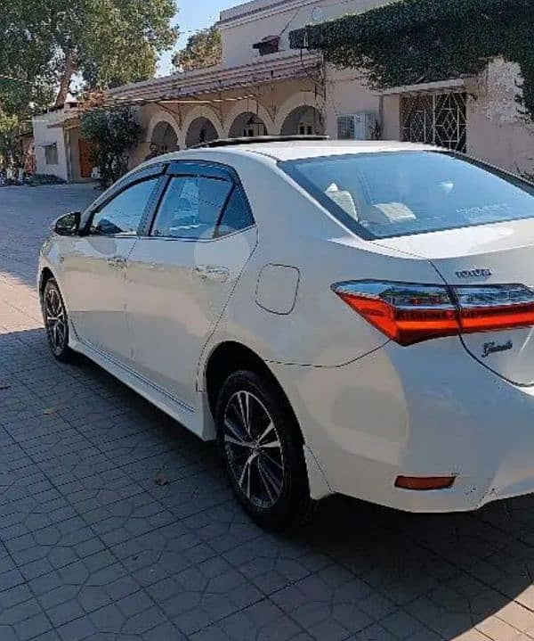 Toyota Altis Grande 2018 4