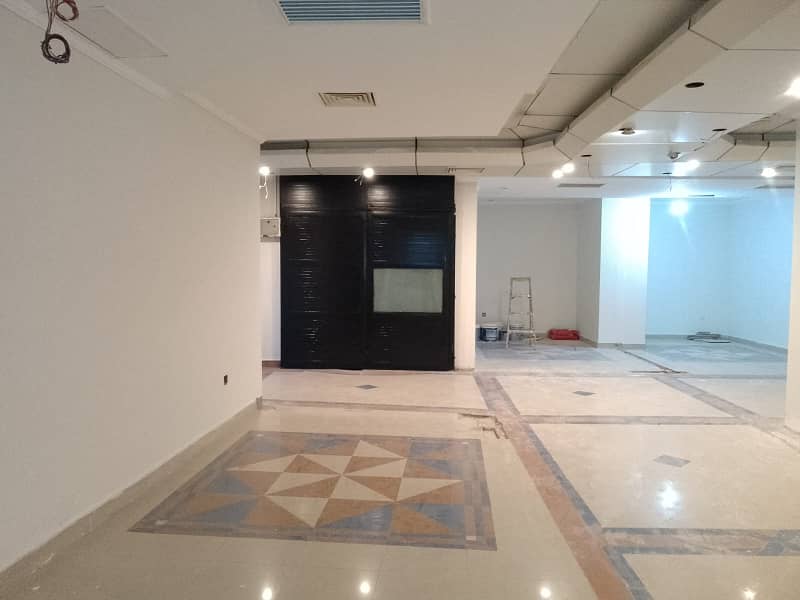 1300 Square Feet Commercial New Corporate OFFICE FOR RENT GULBERG 3