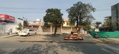 02 Kanal Corner Commercial Plot At Main College Road ( Awaisa Housing Society ) For Sale