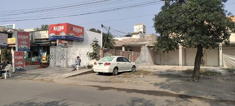 02 Kanal Corner Commercial Plot At Main College Road ( Awaisa Housing Society ) For Sale 2