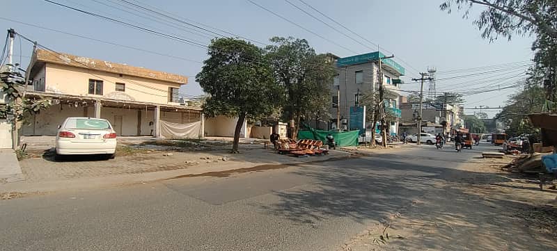 02 Kanal Corner Commercial Plot At Main College Road ( Awaisa Housing Society ) For Sale 3