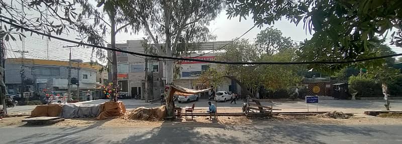 02 Kanal Corner Commercial Plot At Main College Road ( Awaisa Housing Society ) For Sale 4