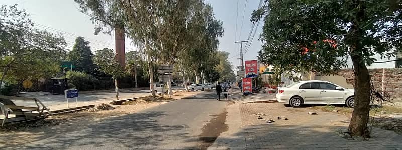 02 Kanal Corner Commercial Plot At Main College Road ( Awaisa Housing Society ) For Sale 8