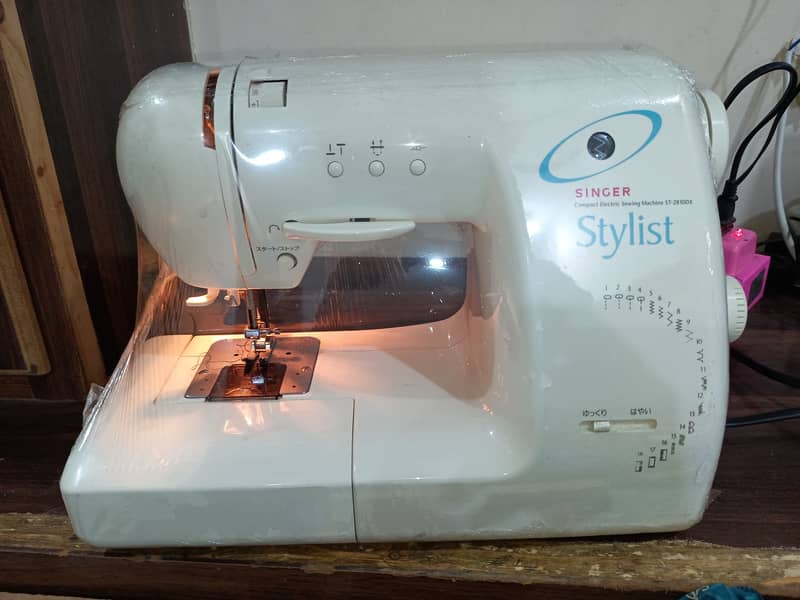 Singer Japanese Imported Sewing Machine 10/10 condition 2