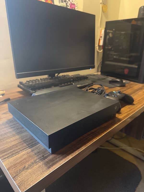 XBOX ONE X 1TB 3