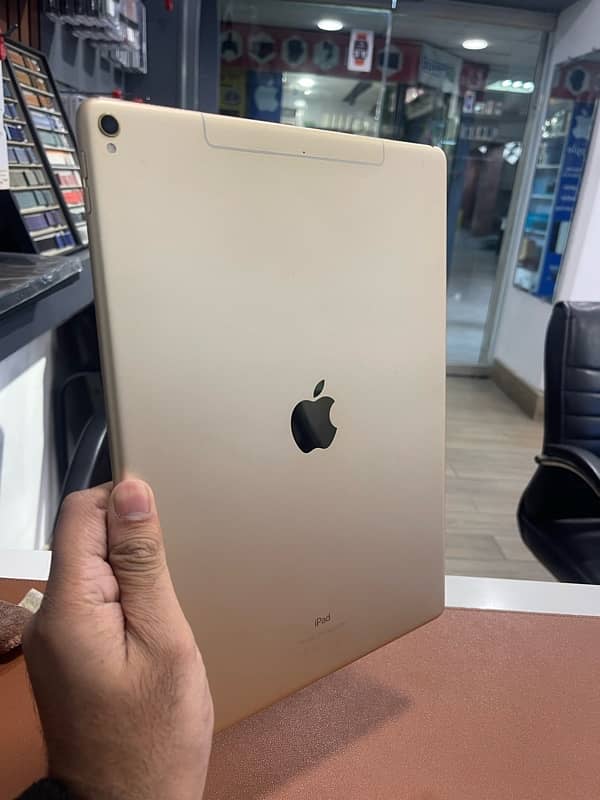 iPad Pro 2 / 2nd Generation / 2017 Model / 12.9 inches / 256GB PTA 3