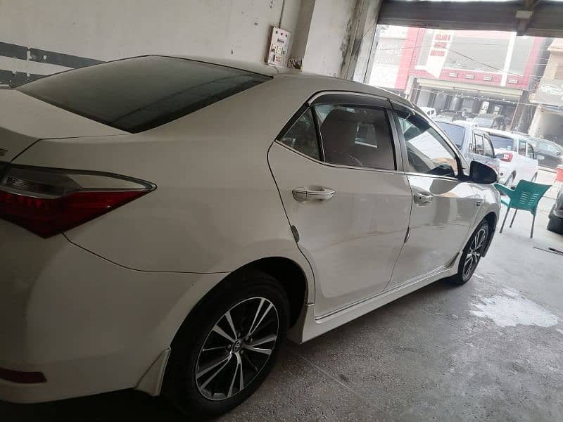 Toyota Altis Grande 2017 4