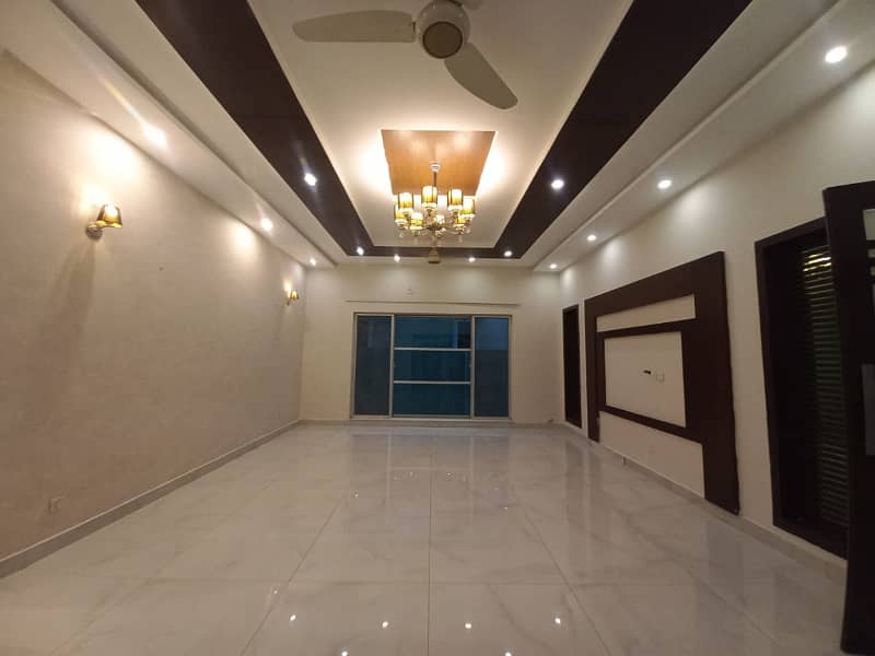 With Separate Gate 1 Kanal Outclass Upper Portion On Top Location For Rent In DHA Phase 7 Lahore 1