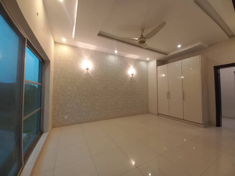 With Separate Gate 1 Kanal Outclass Upper Portion On Top Location For Rent In DHA Phase 7 Lahore 4