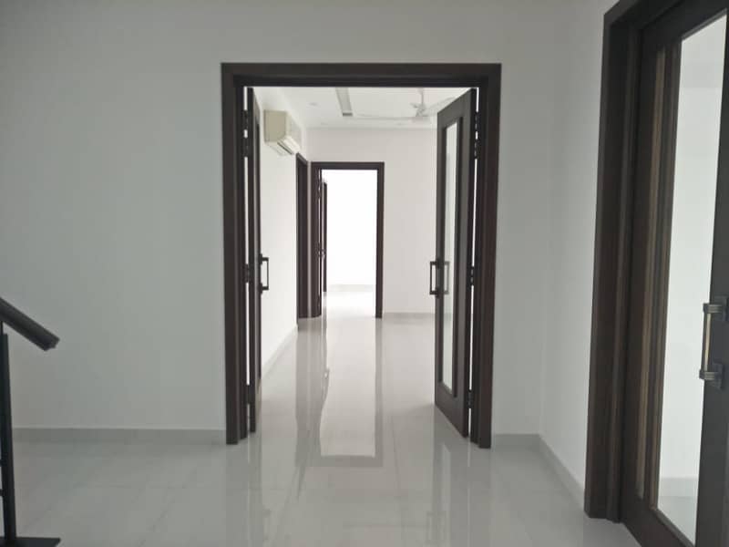 With Separate Gate 1 Kanal Outclass Upper Portion On Top Location For Rent In DHA Phase 7 Lahore 5