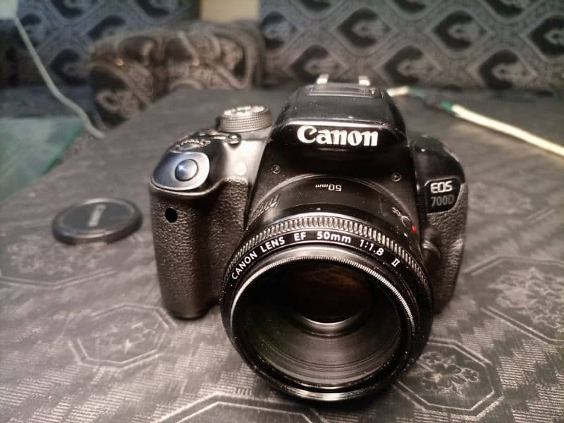 canon 700D touch screen 50mm lens 0