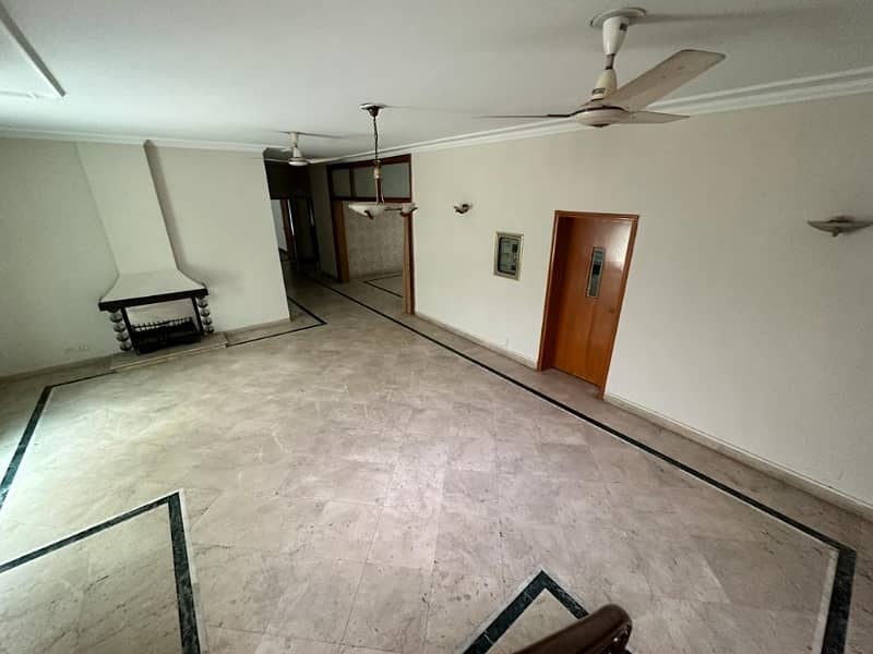 Commercial House One Kanal For Rent 21